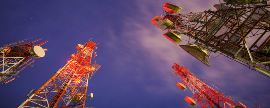 group-of-cell-towers-night-lighting